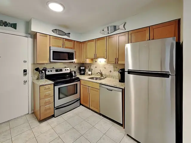 Kitchen at Fiddler’s Cove 10G